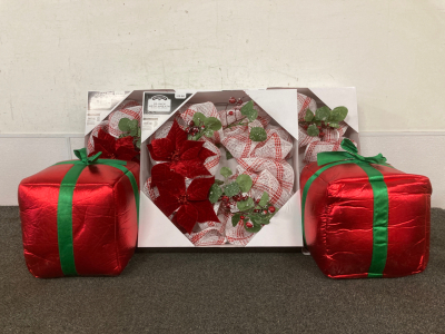 Christmas Wreaths & Present Decortive Pillows