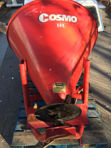 Cosmo 500 Fertilizer Spreader