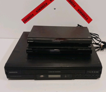 Magnavox 5 DVD/ CD Changer And Sony CD/ DVD Players SP13