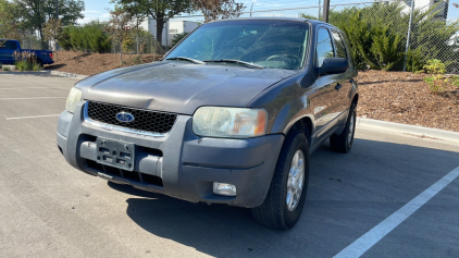 2004 Ford Escape - 4x4!