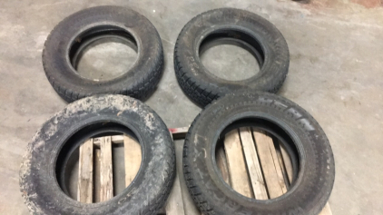 (4) Wintercat XT 28in Tires