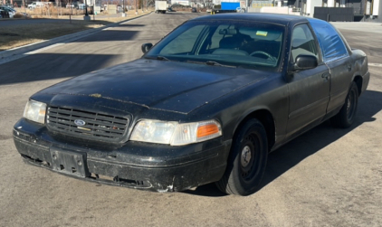 1999 Ford Crown Victoria - Police Car!