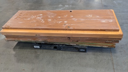 (8) Large Wood Doors, 4' Florescent Light