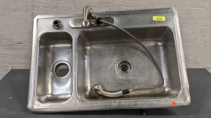 Double Basin Kitchen Sink w/Sprayer Faucet