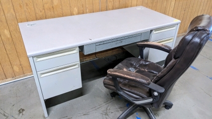Laminate Top Metal Desk w/Keys