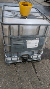 250+ gal Pallet Tank w/Funnel