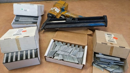 Pneumatic Nailer w/Assorted Nails