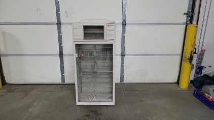 Unmarked Fridge/Freezer