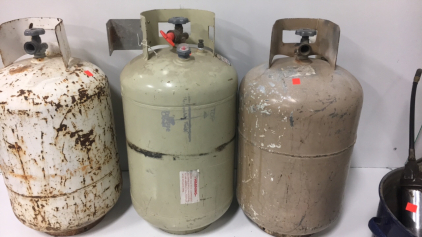 (3) Propane Tanks (1) RHP500 Nitrogen Regulator