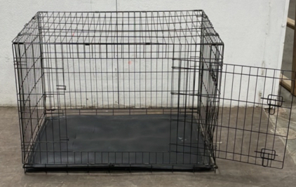 (1) Large Metal Dog Kennel