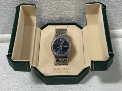 (1) Seiko Kinetic Wrist Watch