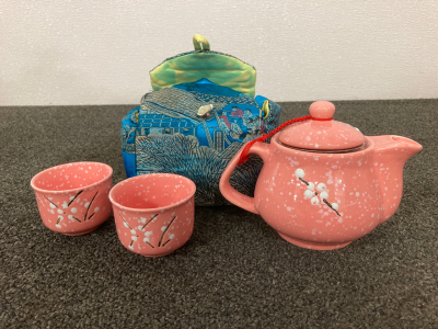 Antique China Tea Pot With Cups