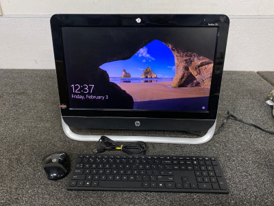 Hp Monitor with Keyboard and Mouse Powers On