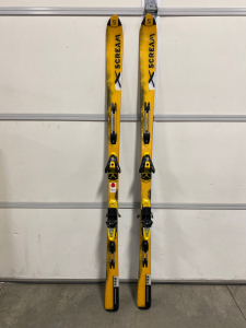 Pair of Salomon Xscream Skis