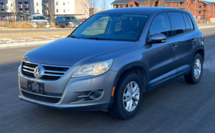 2011 Volkswagen Tiguan - AWD!