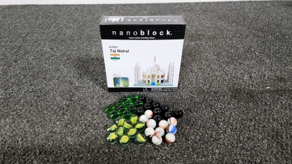 40 Marbles & NanoBlock Taj Mahal
