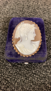 2.5&rdquo; Antique Cameo Brooch/Pendant