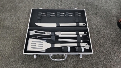 Like New BBQ Utensil Set