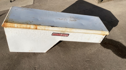 Truck bed tool box