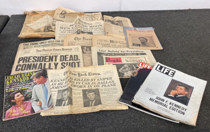 Antique And Vintage Newspapers Of World Events