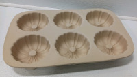 The Pampered Chef Stoneware Mini Fluted Pan