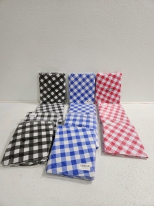(11) Round Vinyl Fitted Tablecloths