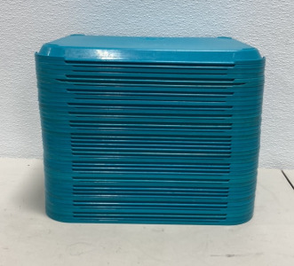 (40) Teal Plastic Lunch Trays