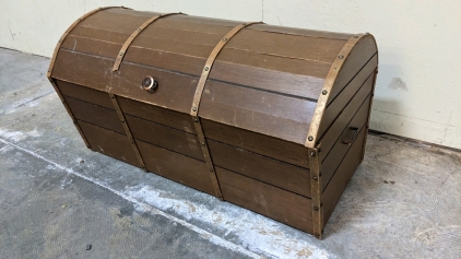 37x21x20 Wood Pirate-style Chest