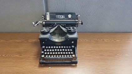 Antique Royal Type Writer