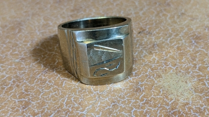 18K Men's (11?) Gold Ring