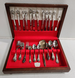 Anit- Tarnish Silverware Set With Case