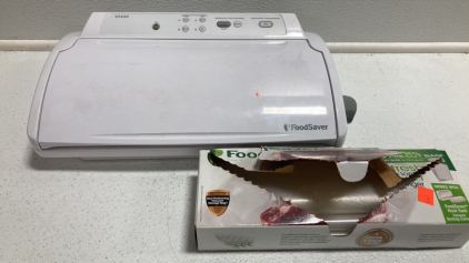 Food Saver Vacuum Sealer w/ Extra Bags