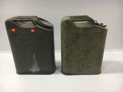 2 metal gas cans