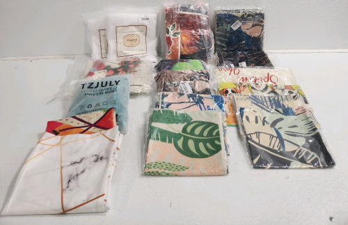 (4) Blankets, (9) Pillow Case Sets