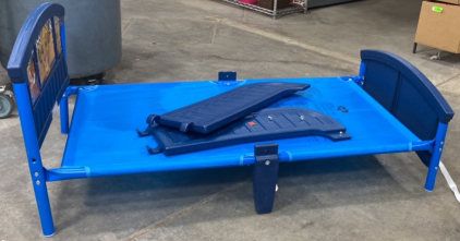 23&rdquo; x 28&rdquo; x 55&rdquo; Dark Blue Lion King Toddler Bed