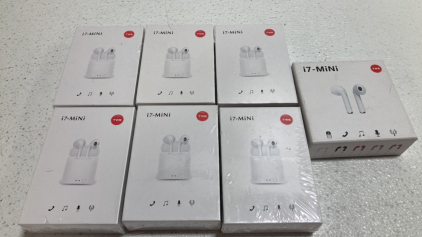 (7) i7-Mini Wireless Earbuds