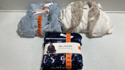 Women&rsquo;s Clothes Size XXL: (1) Blue and (1) Cream Plush Robe, Fleece PJ Set