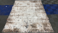 5&rsquo;3&rdquo; x 7&rsquo; White/Tan/Brown Area Rug