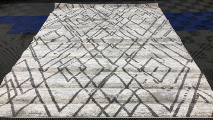 7’10” x 10’ White/Gray Area Rug