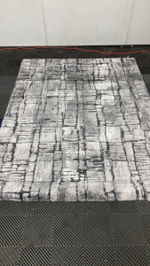 5’3” x 7’ Gray/White Area Rug