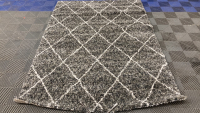 5&rsquo;3&rdquo; x 7&rsquo;5&rdquo; Gray Shag Rug