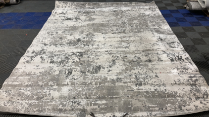 7’10” x 10’ White/Gray Area Rug