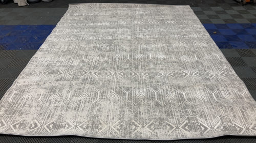 7&rsquo; x 10&rsquo; Ivory Area Rug