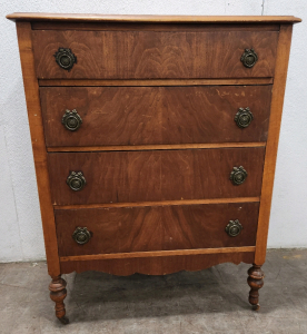 4 Drawer Dresser On Wheels