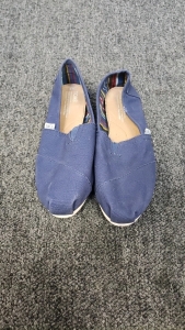 Like New Tom's Flat Shoes
