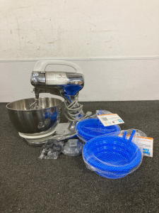 Hamilton Beach Eletric Mixer, Sippie Bowls, Shaker Lids