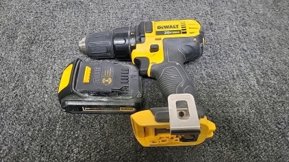 <BB-E> Working Dewalt Cordless Drill and 20V Battery Pack