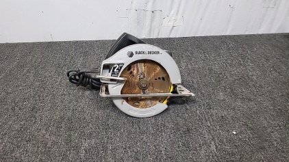Working Black & Decker 2-1/4HP Circular Saw
