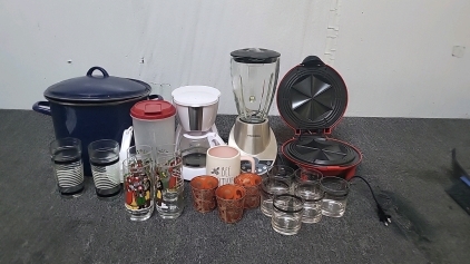Working Black & Decker Blender, Working Hamilton Beach Cooking Iron, Working Brentwood Coffee Maker and More