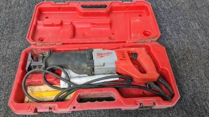 Working Milwaukee Sawzall w/Case
